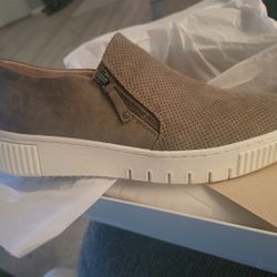 New Size 11 Grey Womens Loafers