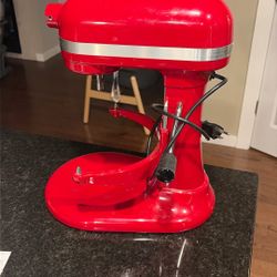 KitchenAid Stand Mixer(6Q) - Gently Used 
