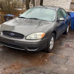 2004 Ford Taurus