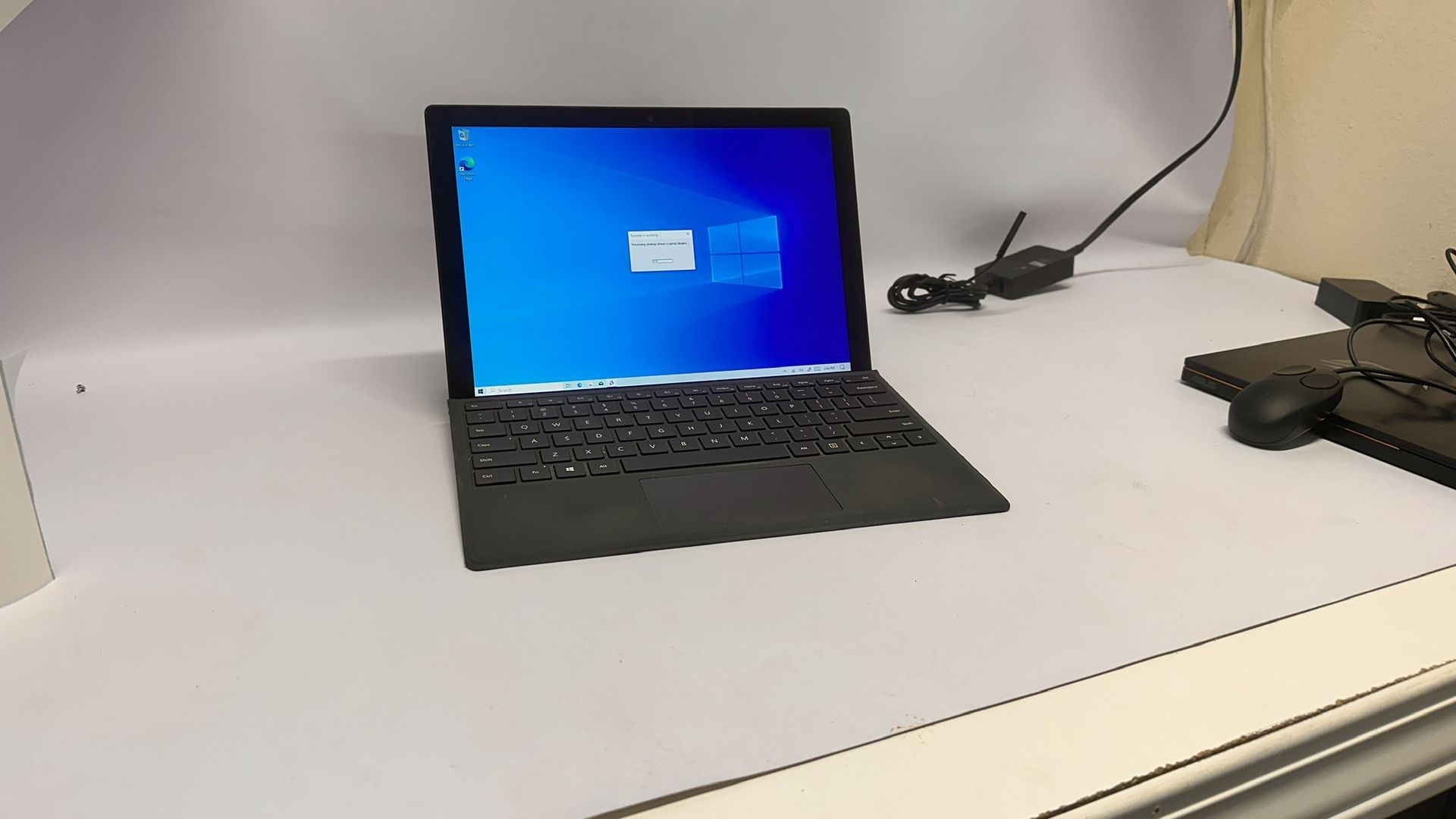 Microsoft Surface 6 M1796 256GB / 8 GB