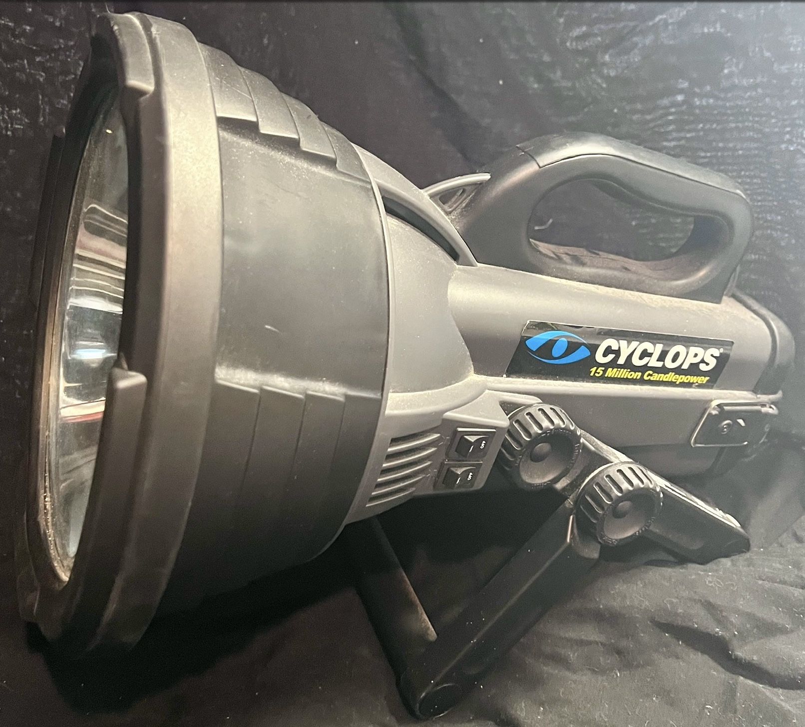 Cyclops 1.2 Million Candlepower Flashlight Rechargeable