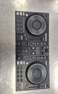 Numark Mixtrack Platinum FX