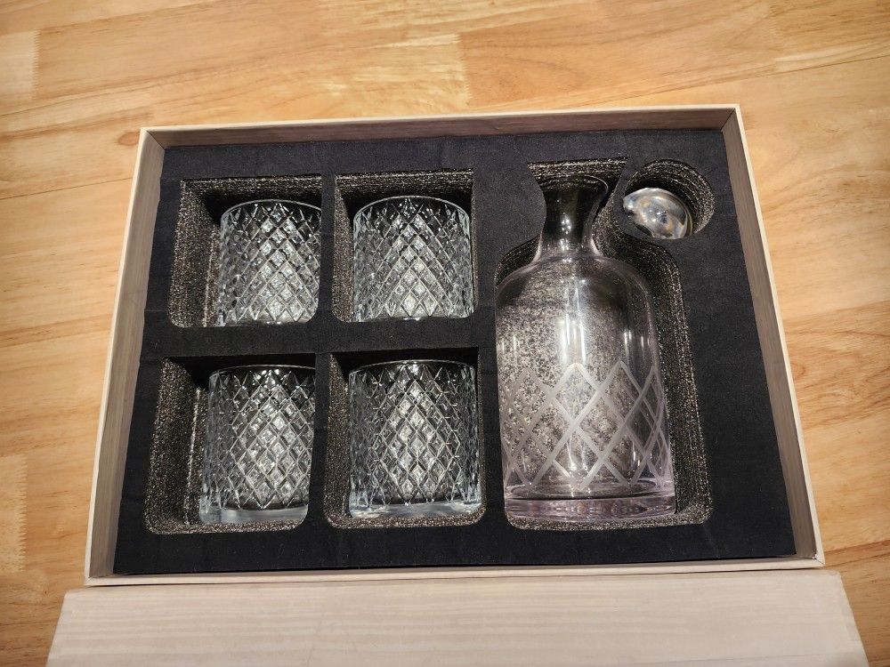 Unused 5 piece whiskey glass set