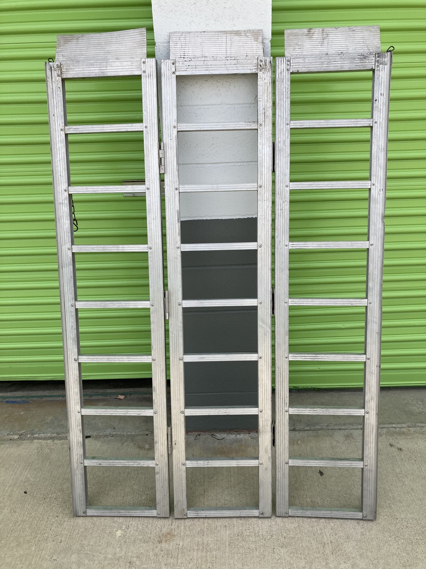 RAMP - Tri Panel Folding Aluminum Loading.