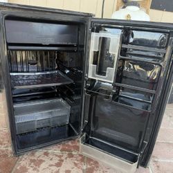 Sanyo 4ft. Mini Fridge