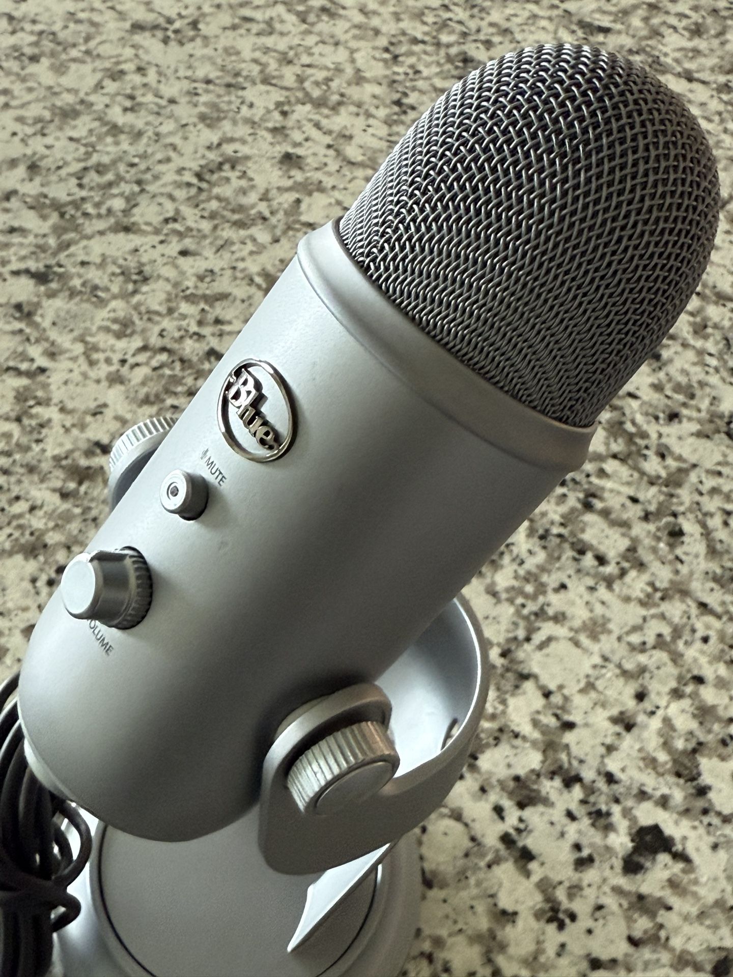 Blue Yeti USB Microphone – Excellent Condition