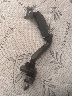 Mount Pro Single Monitor Mount, Fully Adjustable Monitor Arm Fits Max 32"