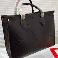 Louis Vuitton Bag $ 2 0 0 