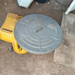 Classic Style Galvanized Steel Trash Can Lid