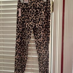 Brand New Victoria’s Secret Leopard Leggings Size 6