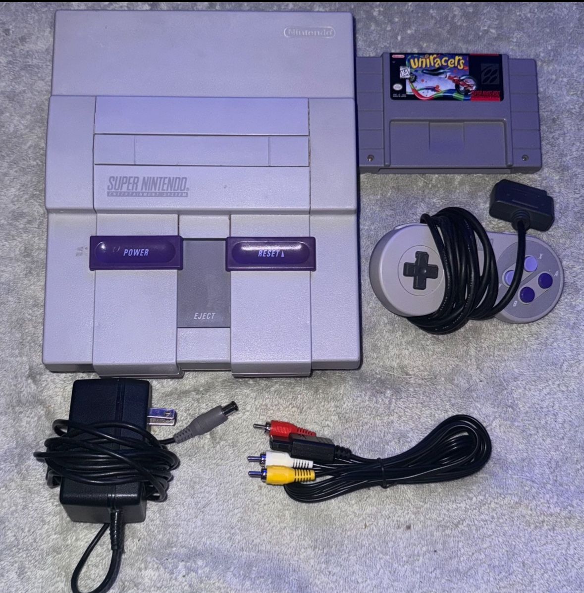 SUPER NINTENDO ENTERTAINMENT SYSTEM SNES CONSOLE WITH VIDEO GAME & CONTROLLER 