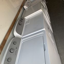 Whirl pool top load washer and dryer set