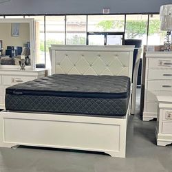 5PC QUEEN BRAND NEW IN THE BOX