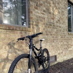 MOUNTAIN BIKE!!! (read Description)