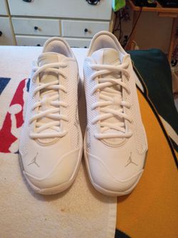 Brand new mens Jordan Luka 77 white low top basketball shoes size 11 medium
