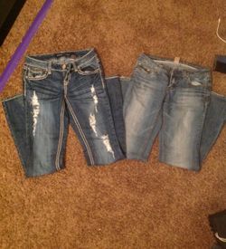 2 pairs of Women's name brand jeans Great Condition