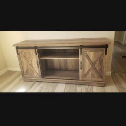 Beautiful TV Stand Slide Doors Exelent Condition 