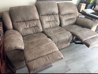 Free couch excellent condition clean smoke free & pet free house