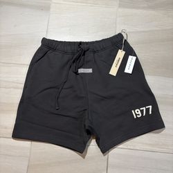 1977 essentials shorts