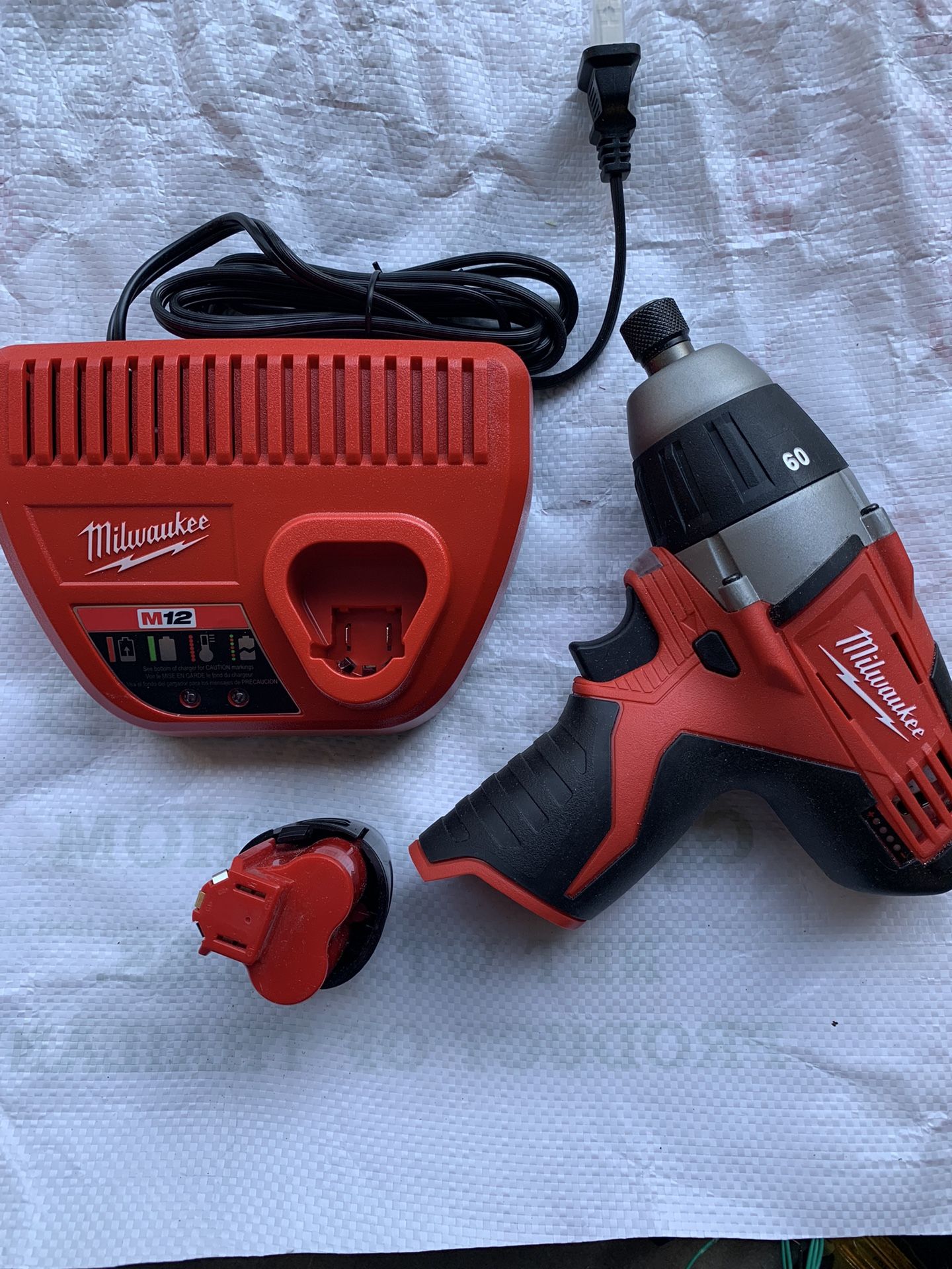 Milwaukee M12 12V Lithium-Ion Cordless 1/4 in. No-Hub Coupling Driver Kit