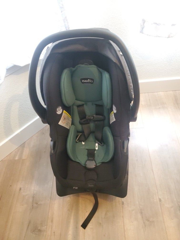Evenflo Infant/toddler car Seat