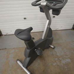 Used Life Fitness 95Ci Upright Stationary Bike  
