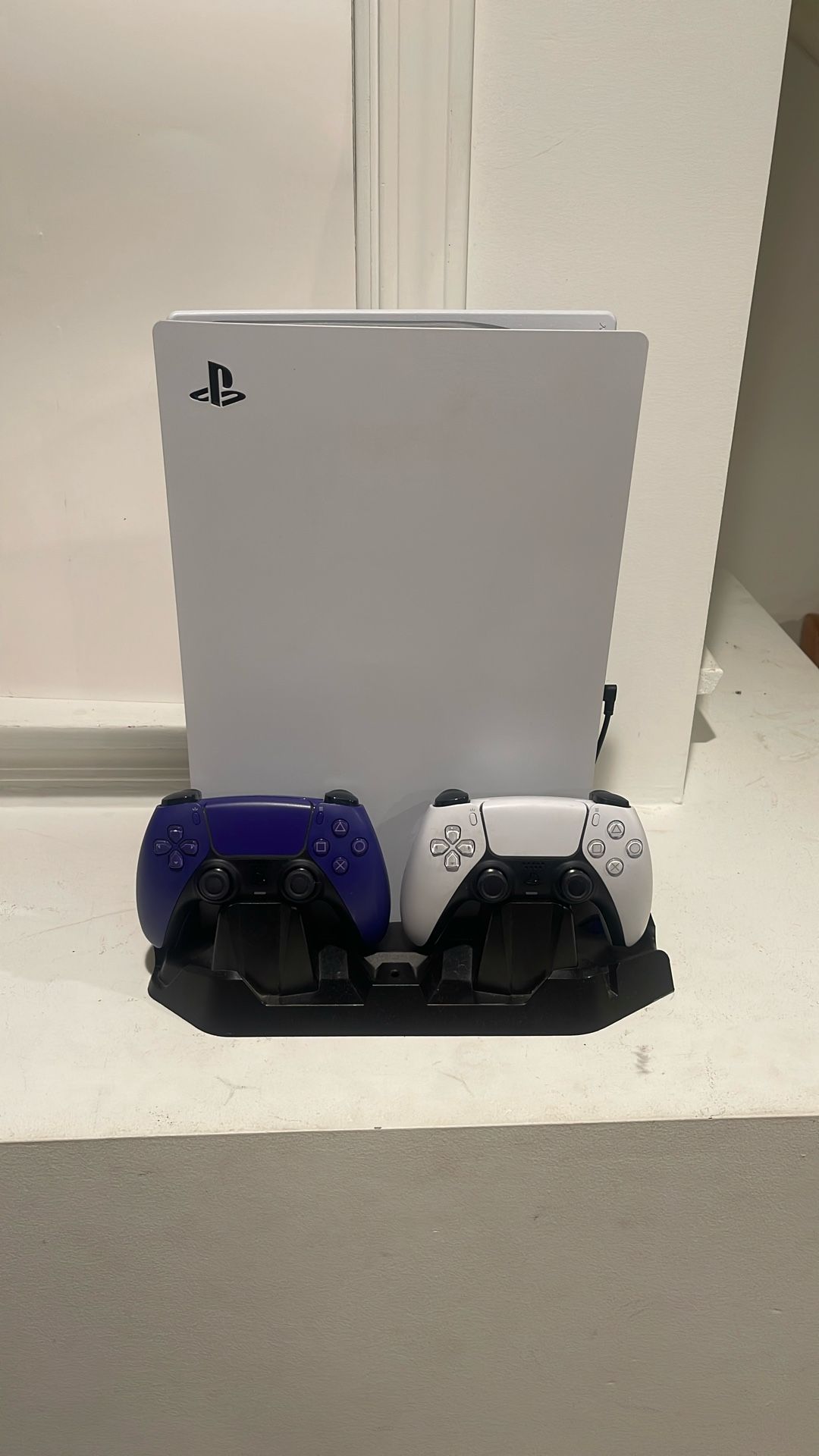 Sony PS5 - Digital Edition + 2 Controllers