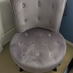 $45 Lavender Velvet Tufted Vanity / Accent Chair – Curved Black Legs – Poway 92128