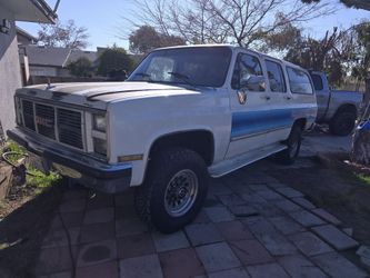1987 GMC R2500 Suburban