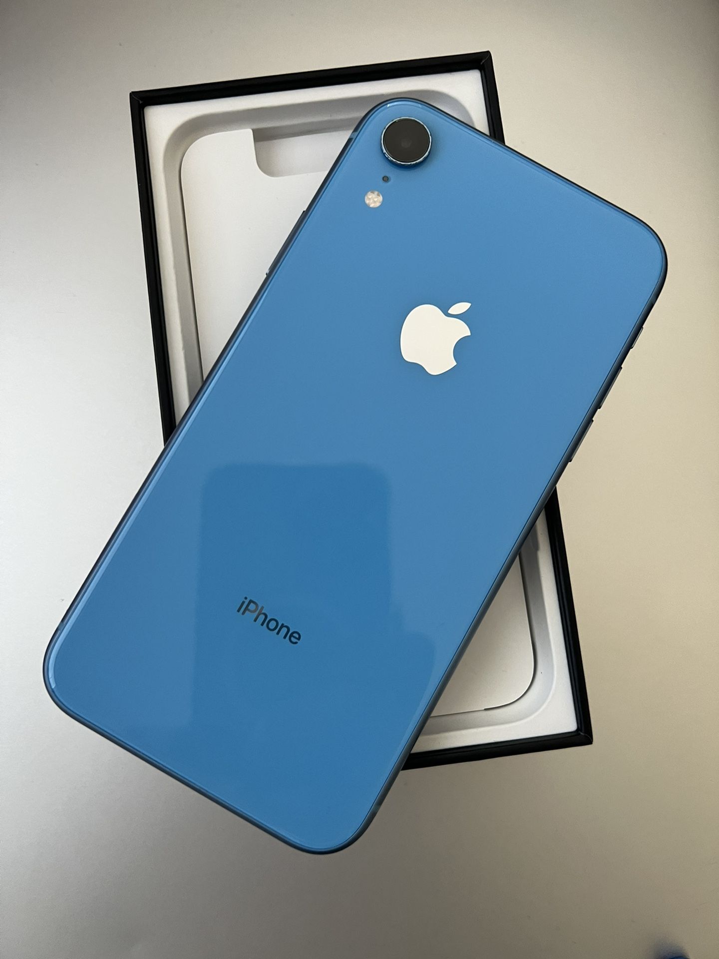 Apple iPhone XR ブルー 本体　64GB 718DUPgov-L._UF894,1000_QL80_.jpg