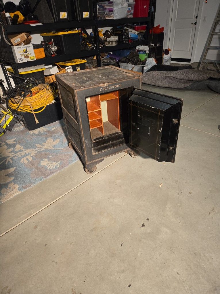 Vintage Richardson Safe Co