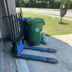 Manual Pallet Jack 5,500 lb Load Capacity For $400