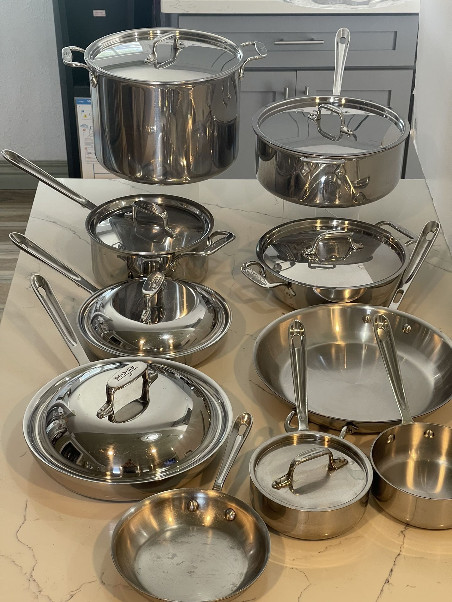 Calphalon Stainless Steel 15 Piece Cookware Set for Sale in Wixon Valley,  TX - OfferUp