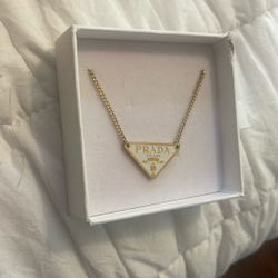 Gold necklace 