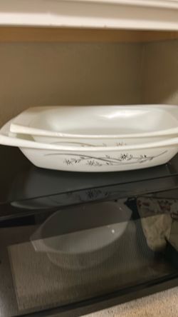 Whit &  gold  3 Pyrex  baking dishes  60$ pk up Everett Mall  way