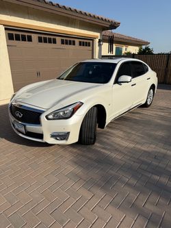 2016 Infinity Q70L