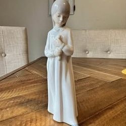 Nao by Lladro Daisa vintage "Girl Holding Candle"