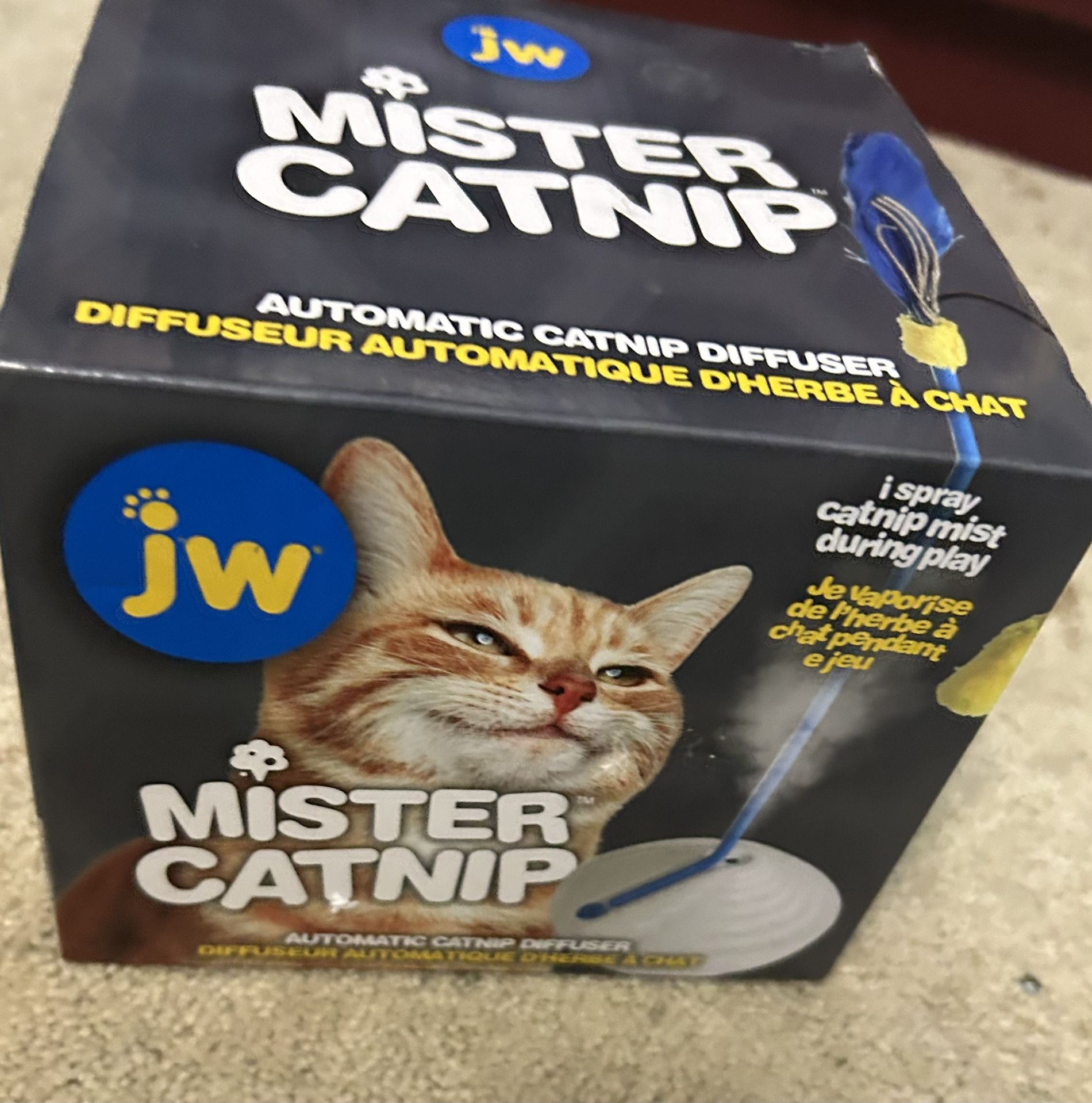 Mr. catnip automatic, catnip diffuser