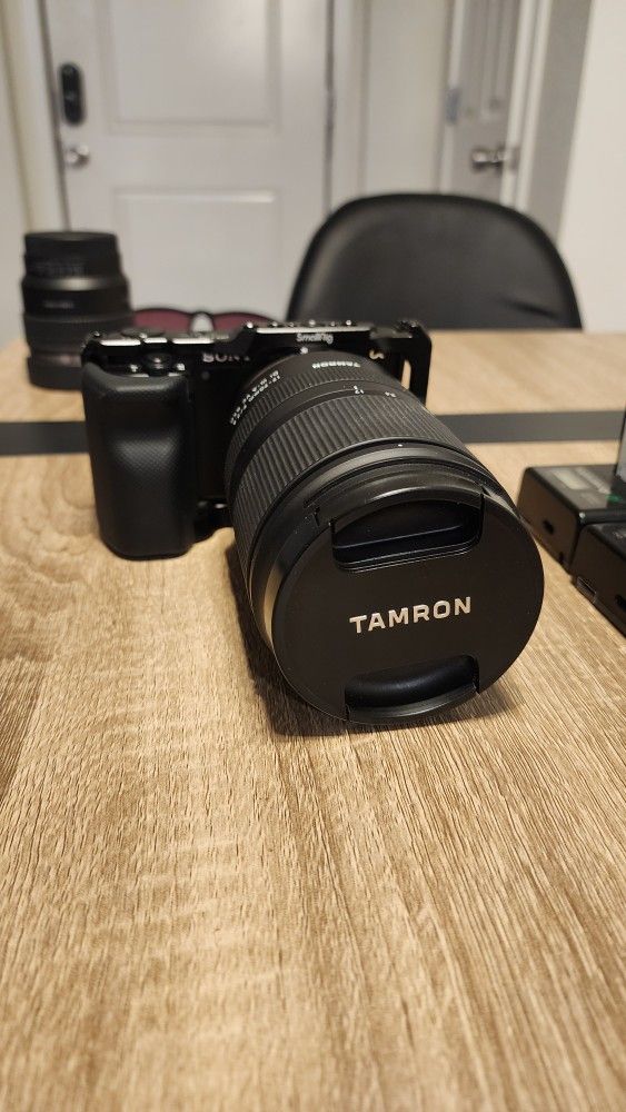 Sony ZV-E10 W/Tamron 17-70mm 5 Batteries Smallrig Cage