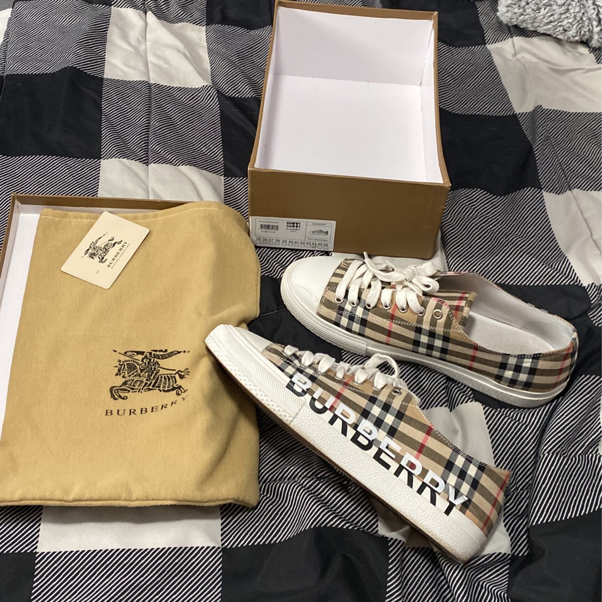 Burberry converse