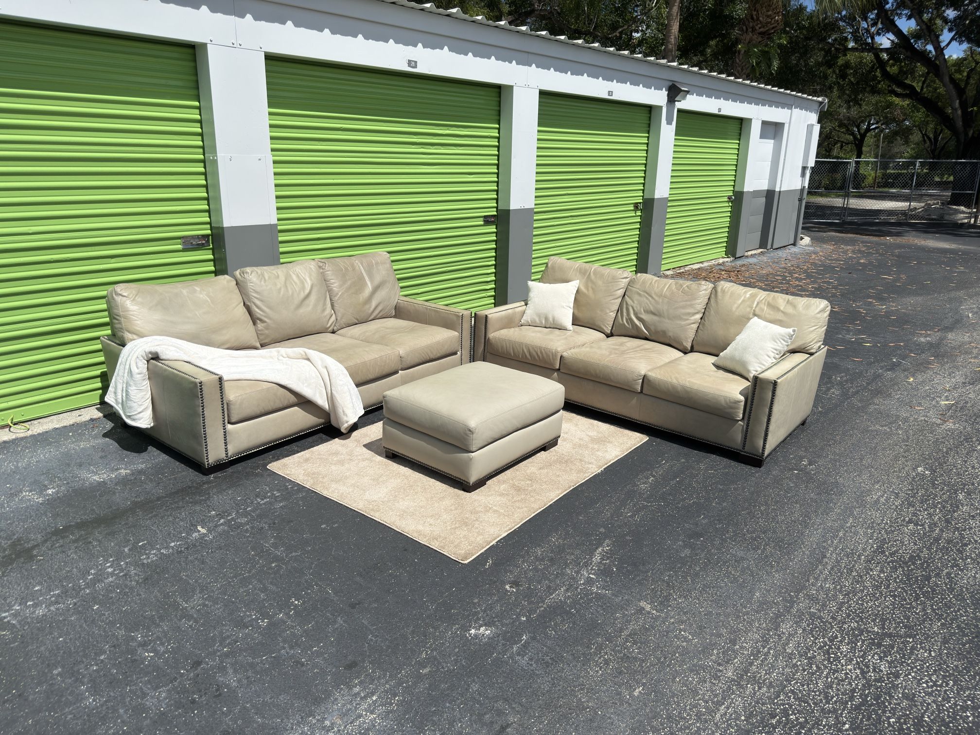 Sectional Couch Sofa Ottoman - Pottery Barn - Top Grain Leather - Delivery Available π