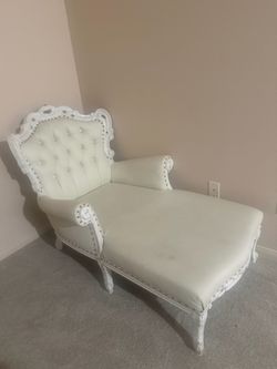 White Victorian Tufted Chaise Lounge 250 OBO