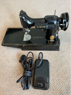 1937 Singer Featherweight 221 Sewing Machine