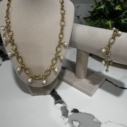 Fashion Necklace With Fresh Pearls And Pearls Bracelet 