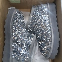 BearPaw Sydney Silver Sequined Ladies Booties Size 7