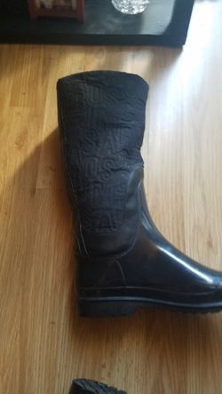 sz8 marc jacobs rain/ snow boots in good condition if up i hve thm dnt ask