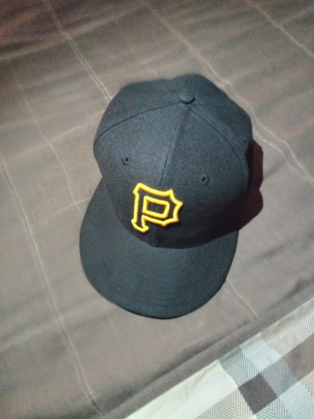 Brand New MLB "Pittsburgh Pirates" Fitted Hat,Size 7 1/2,Pick Up Only.