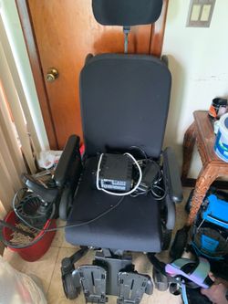 Quantum Q6 Edge Power motor wheelchair