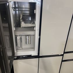 New Samsung French Door Refrigerator w/ Beverage Center