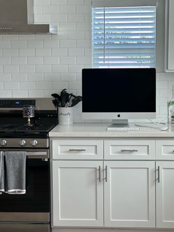 2020 Apple iMac 27” Retina 5K – Excellent Condition – Intel i5 / Radeon Pro 5300